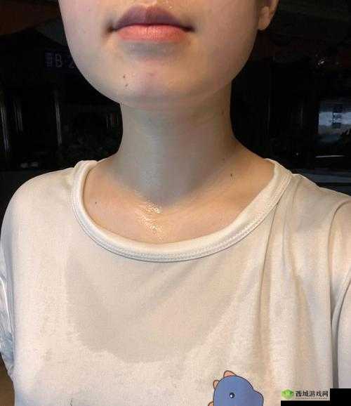 白花花的身上满是汗津津的汗液:汗水背后的故事