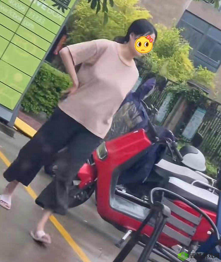 真空下楼取快递被c：这是什么操作