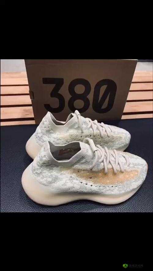 YEEZY380 蜜桃粉满天：梦幻时尚之选