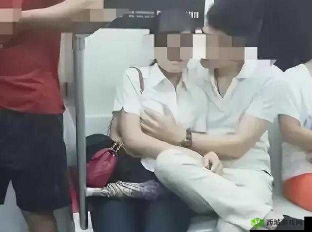 公园内当众亲热,是低俗还是真爱?